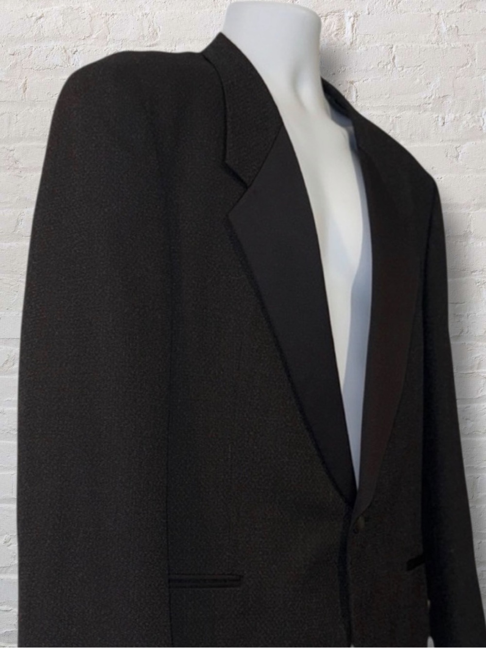 Gingiss Custom Collection Men’s Black Tuxedo Jacket 42R Satin Lapel - Picture 5 of 13